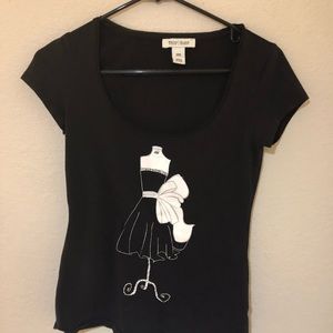 Mannequin scoop neck shirt
